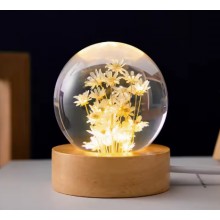 Настольный ночник с натуральным цветком белой ромашкой Crystal Ball "Yellow daisy" в прозрачном шаре